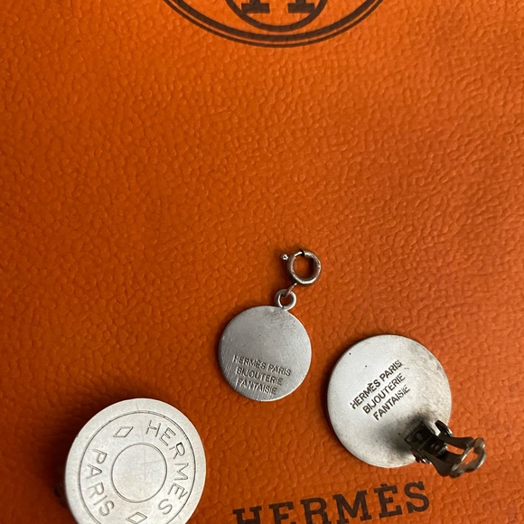 Hermès clip on earrings with pendant set. Just pendant $138 earrings $233. - Picture 4 of 6
